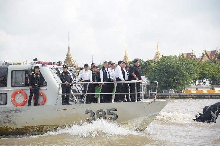 กทม.เรียงกระสอบทราย “อัศวิน” เตือน 430 หลังนอกเขื่อน ยกของขึ้นที่สูง