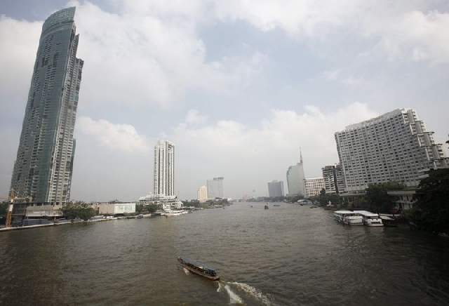 พาณิชย์ร่วมมือกรมเจ้าท่าจัดเรือรับส่งปชช.ฟรี ถึงท่าเรือปิ่นเกล้า ร่วมงานพระราชพิธีถวายพระเพลิงพระบรมศพ