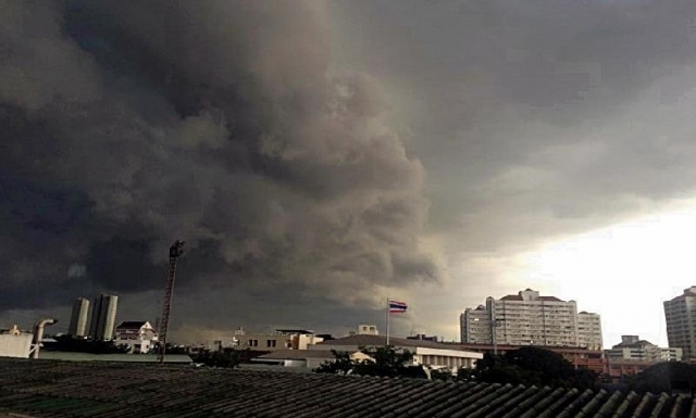 เย็นนี้กระหน่ำอีก! อุตุฯเตือน 43 จังหวัดฝนถล่มซ้ำ กทม.ยังวิกฤต-ตกร้อยละ 80