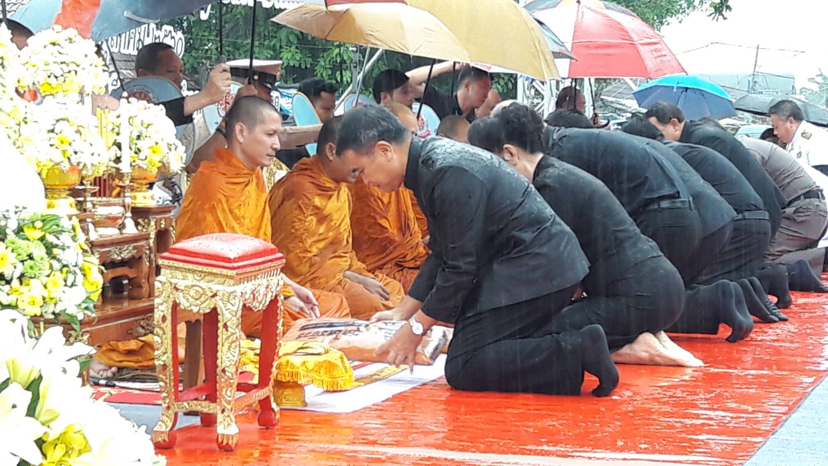 พสกนิกรภูเก็ต-เมืองคอน-อุดร จัดพิธีบำเพ็ญกุศลเพื่อถวายพระราชกุศล ร.9 สวรรคต ครบ 1 ปี