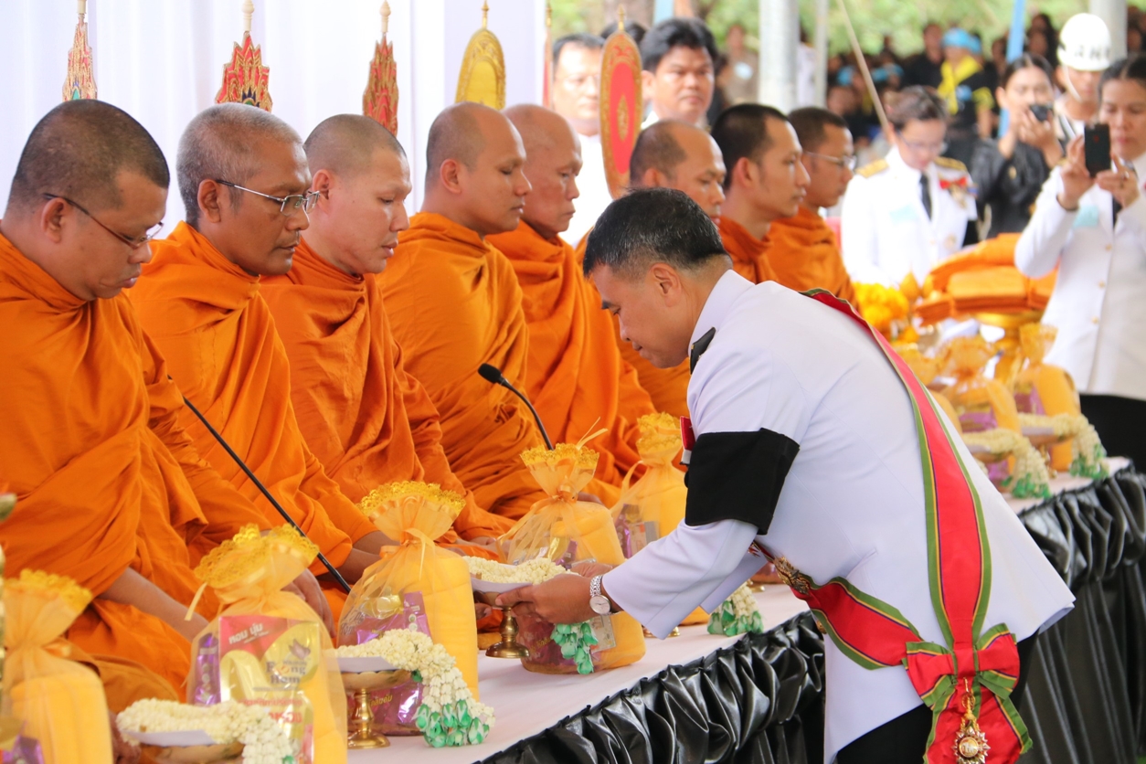 ผู้ว่าฯภูเก็ต นำประชาชนประกอบพิธีบำเพ็ญกุศลถวายเป็นพระราชกุศลในหลวง ร.9