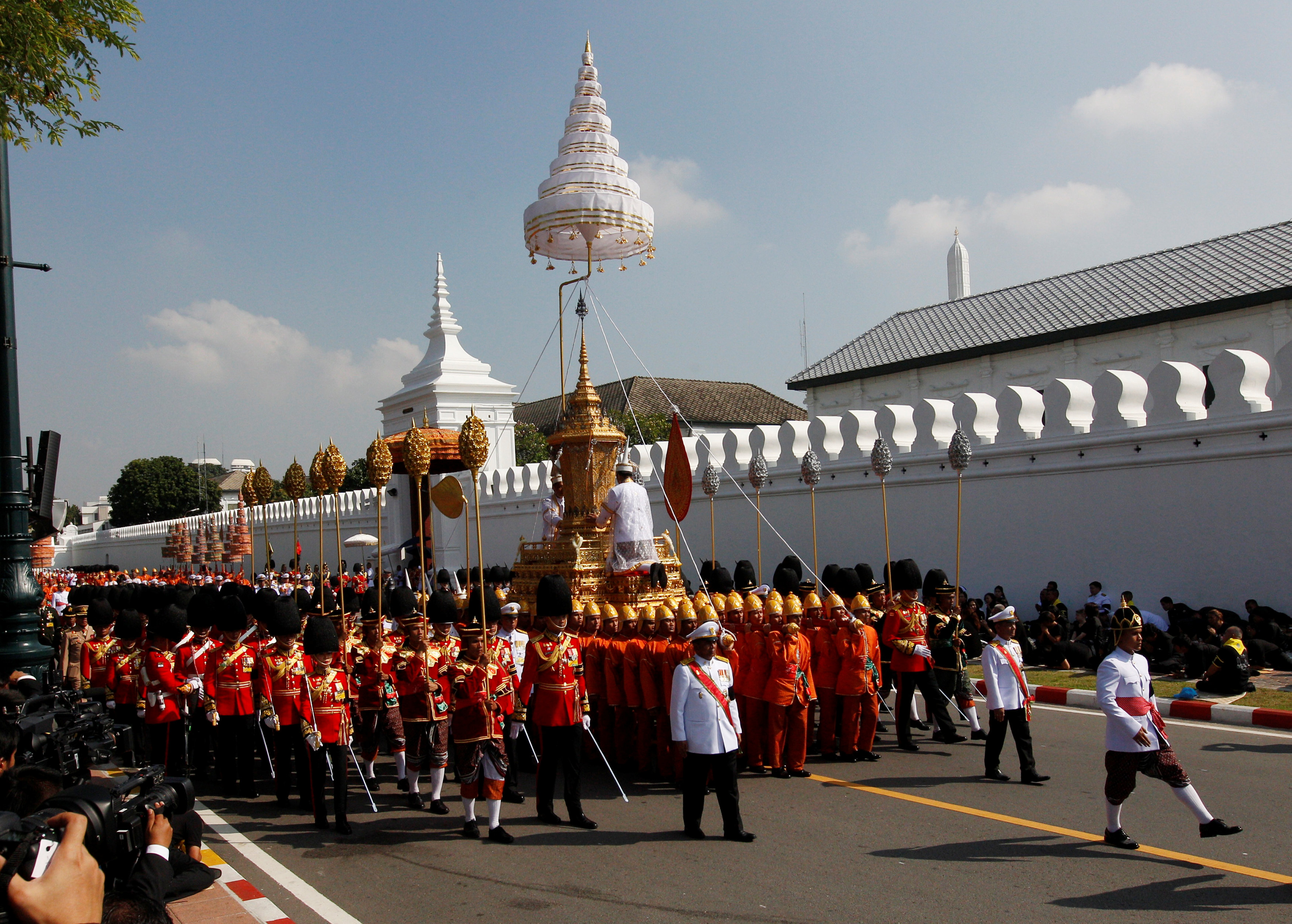 ประมวลภาพประวัติศาสตร์ พิธีอัญเชิญพระบรมโกศสู่พระเมรุมาศ พระราชพิธีถวายพระเพลิงพระบรมศพ ในหลวง ร.9