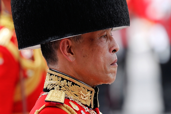 ประมวลพระฉายาลักษณ์”ในหลวง”และพระบรมวงศานุวงศ์ เสด็จฯตามพระบรมโกศสู่พระเมรุมาศ