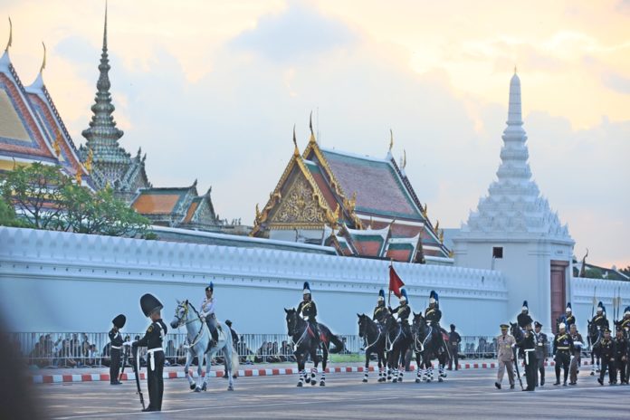 เชิญประชาชนเฝ้ารับเสด็จ “ในหลวง-สมเด็จพระเทพฯ” ตลอดเส้นทางริ้วขบวนที่ 6 พรุ่งนี้ เวลา 16.00 น.