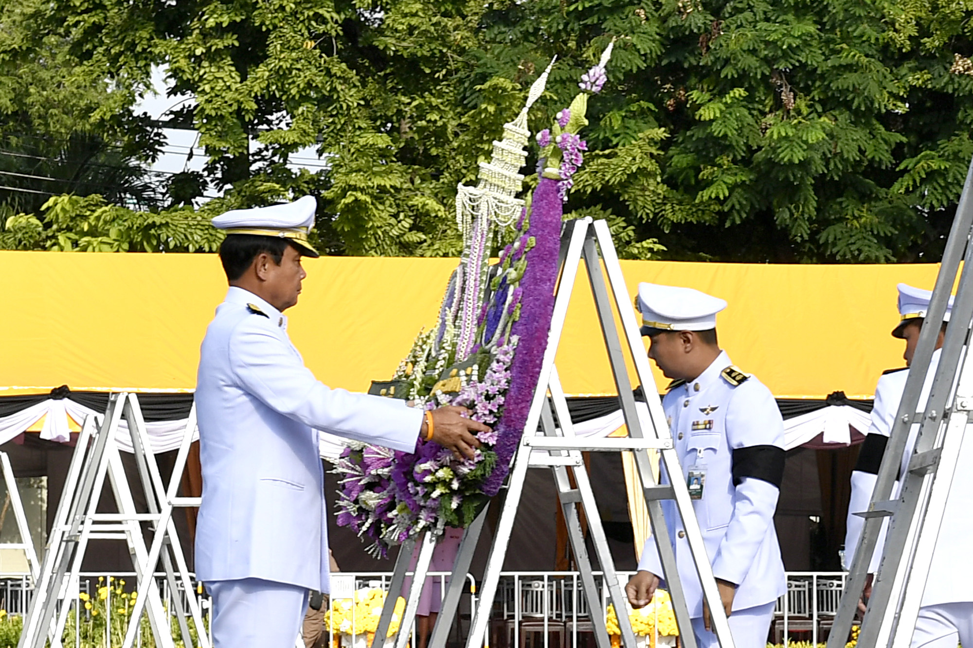 นายกฯ นำครม.วางพวงมาลา เนื่องในวันปิยมหาราช ณ พระบรมราชานุสรณ์พระลานพระราชวังดุสิต