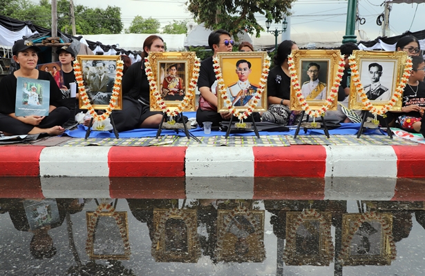 กอร.เคลียร์ประชาชนออกจากพื้นที่รอบสนามหลวง เปิดให้เข้าพร้อมกันตี 5 วันที่ 25 ต.ค.