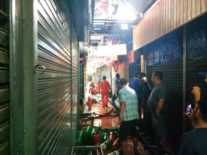 โกลาหล!ตลาดนัดจตุจักร เสียงบึ้ม ไฟลุกพรึ่บร้านเทียนหอม คาดไฟฟ้าลัดวงจร