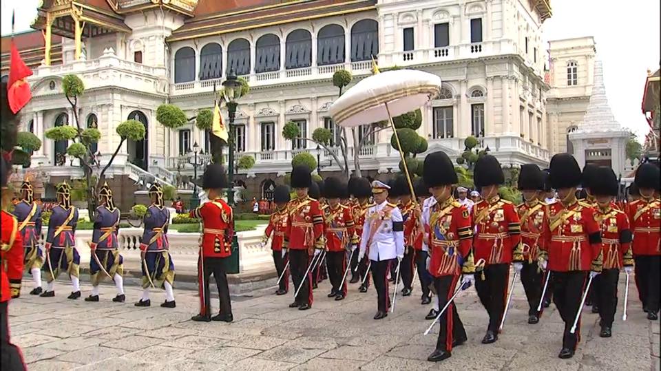 ในหลวงเสด็จฯริ้วขบวนพระบรมราชอิสริยยศที่5 เชิญพระบรมอัฐิประดิษฐานพระที่นั่งจักรีมหาปราสาท