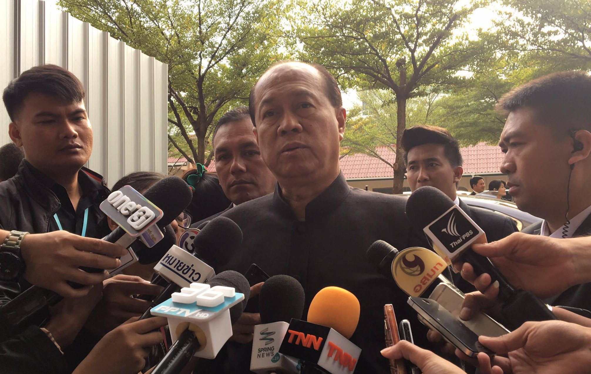 มท.1 เผยพระเมรุมาศจำลอง-ซุ้มพระจิตกาธานทั่วประเทศคาดแล้วเสร็จ 1-2 วัน พท.ในกทม.เป็นไปด้วยความเรียบร้อย