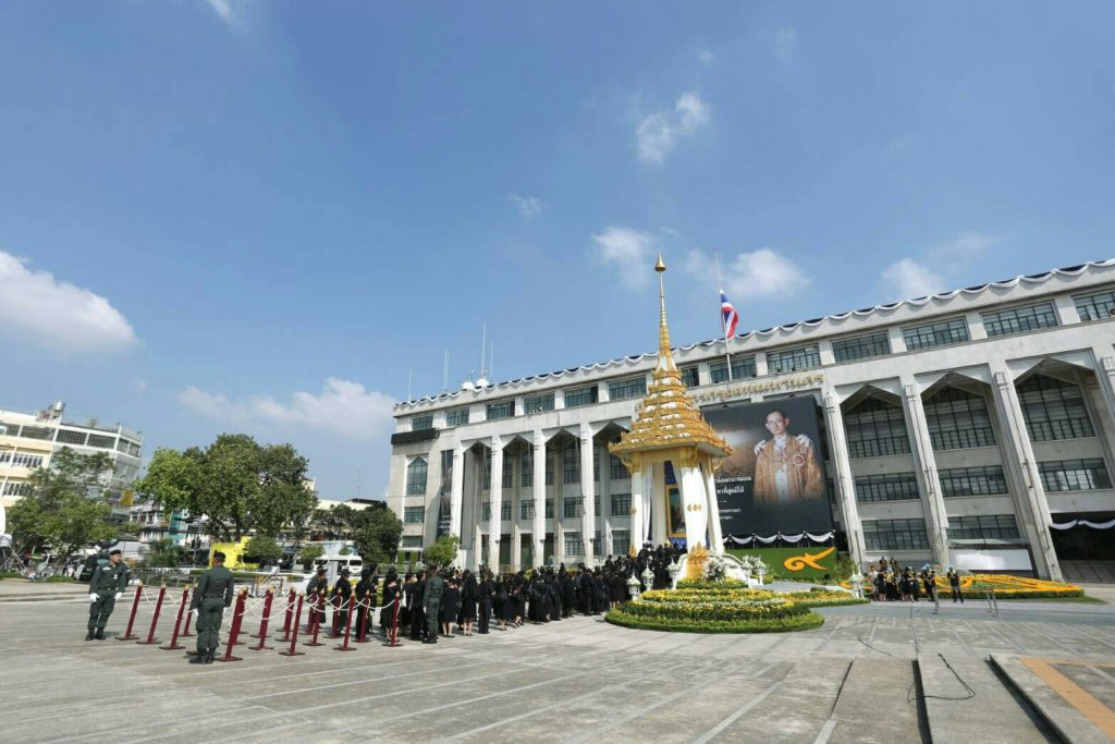 กทม.แนะปชช. วางดอกไม้จันทน์เพิ่มเติมได้ บริเวณใกล้เคียงลานคนเมือง