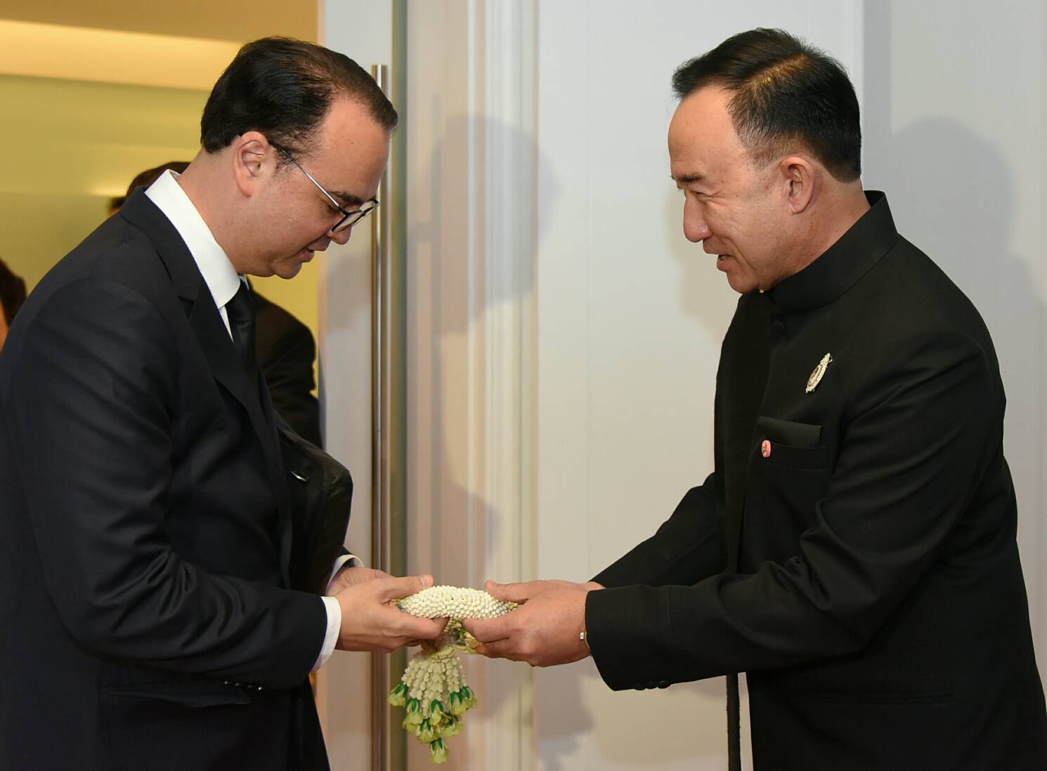 “รัฐมนตรีว่าการกระทรวงการต่างประเทศฟิลิปปินส์” ถึงไทย ร่วมพิธีถวายพระเพลิงฯ ในหลวง ร.9
