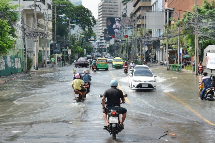 เช็คสภาพน้ำท่วมขังบนผิวจราจรพื้นที่กรุงเทพฯ-ปริมณฑล ทั้ง 20 จุดเฝ้าระวัง