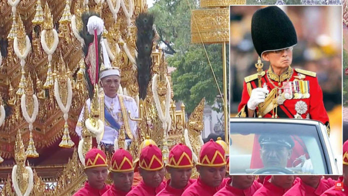 มนต์ชัย นิลนฤนาท ทำหน้าที่สุดท้าย ถือแพนหางนกยูงนั่งหน้าพระมหาพิชัยราชรถ
