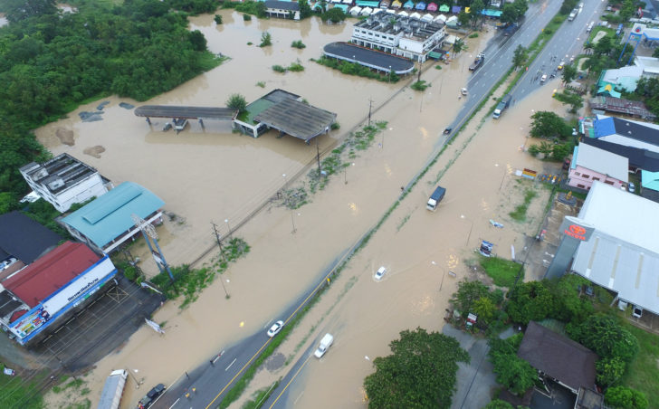 อ่วม! “ลำปาง” เจอน้ำป่าหลาก ทะลักท่วมบ้าน-ถนนทางหลวง