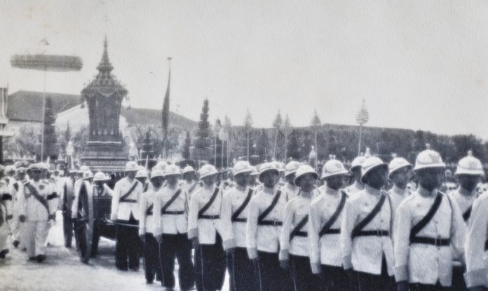 ราชรถปืนใหญ่ : ราชรถถวายพระเกียรติพระบรมศพในหลวงรัชกาลที่ ๙ พระผู้ทรงเป็นจอมทัพไทย