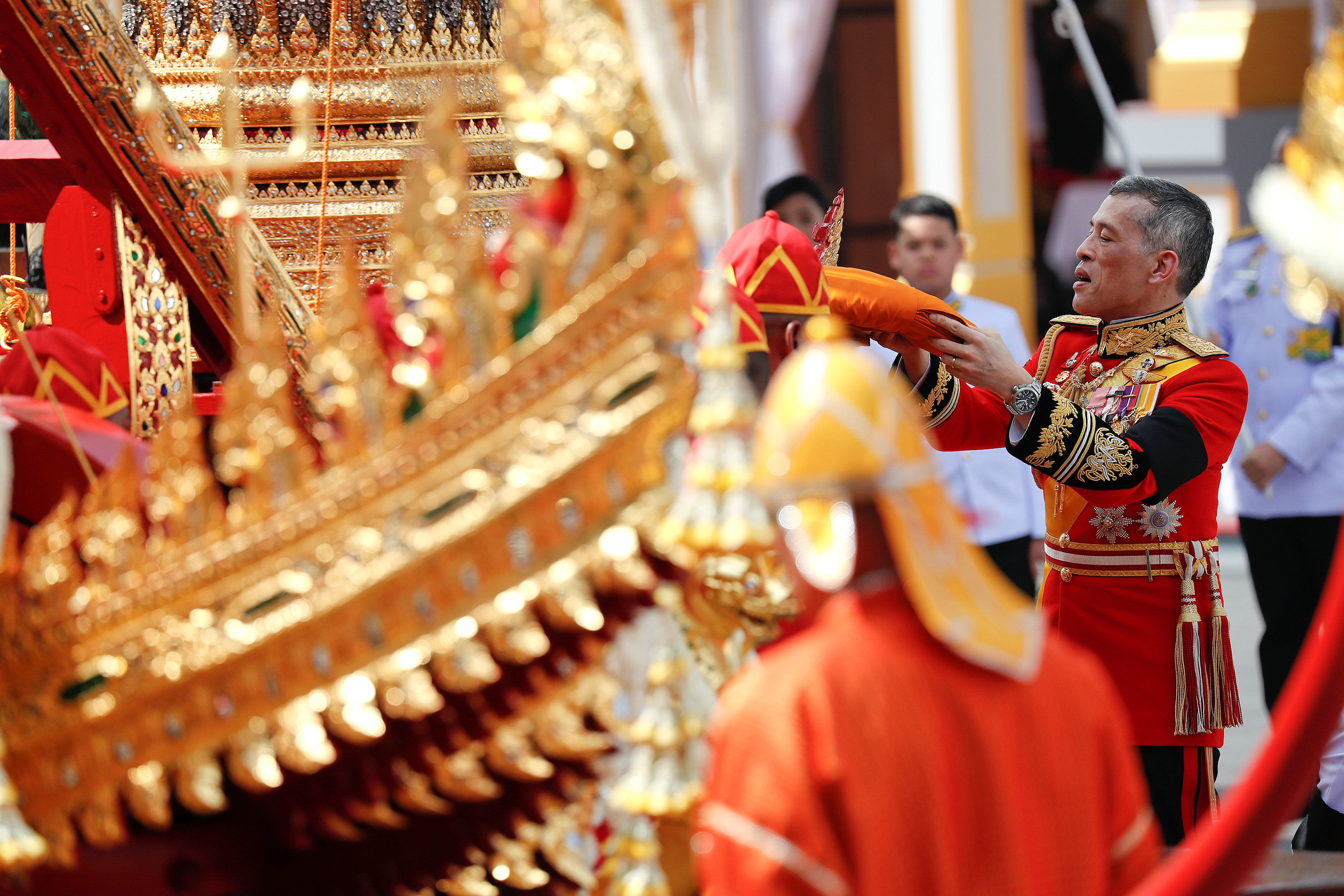 คลิปประมวลภาพพิธีอัญเชิญพระบรมโกศสู่พระเมรุมาศ พระราชพิธีถวายพระเพลิงพระบรมศพ ร.9
