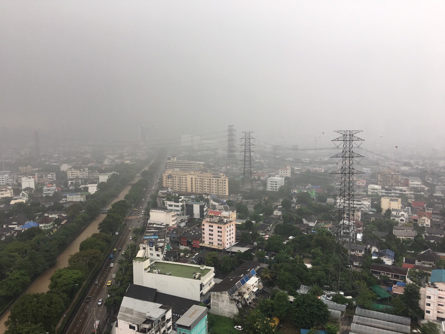 เตือนประชาชน”เหนือตอนล่าง-กลาง-ตอ.” ฝนตกหนักต่อเนื่อง “กทม.”วันนี้มีฝน60%ของพื้นที่