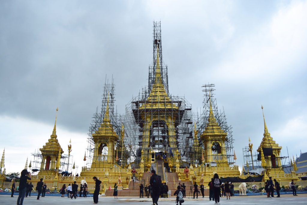 นายกฯ เผยพระเมรุมาศจำลองมากกว่าครึ่งเสร็จแล้ว 100% พร้อมอำนวยความสะดวกปชช.ที่มาร่วมในวันพระราชพิธี