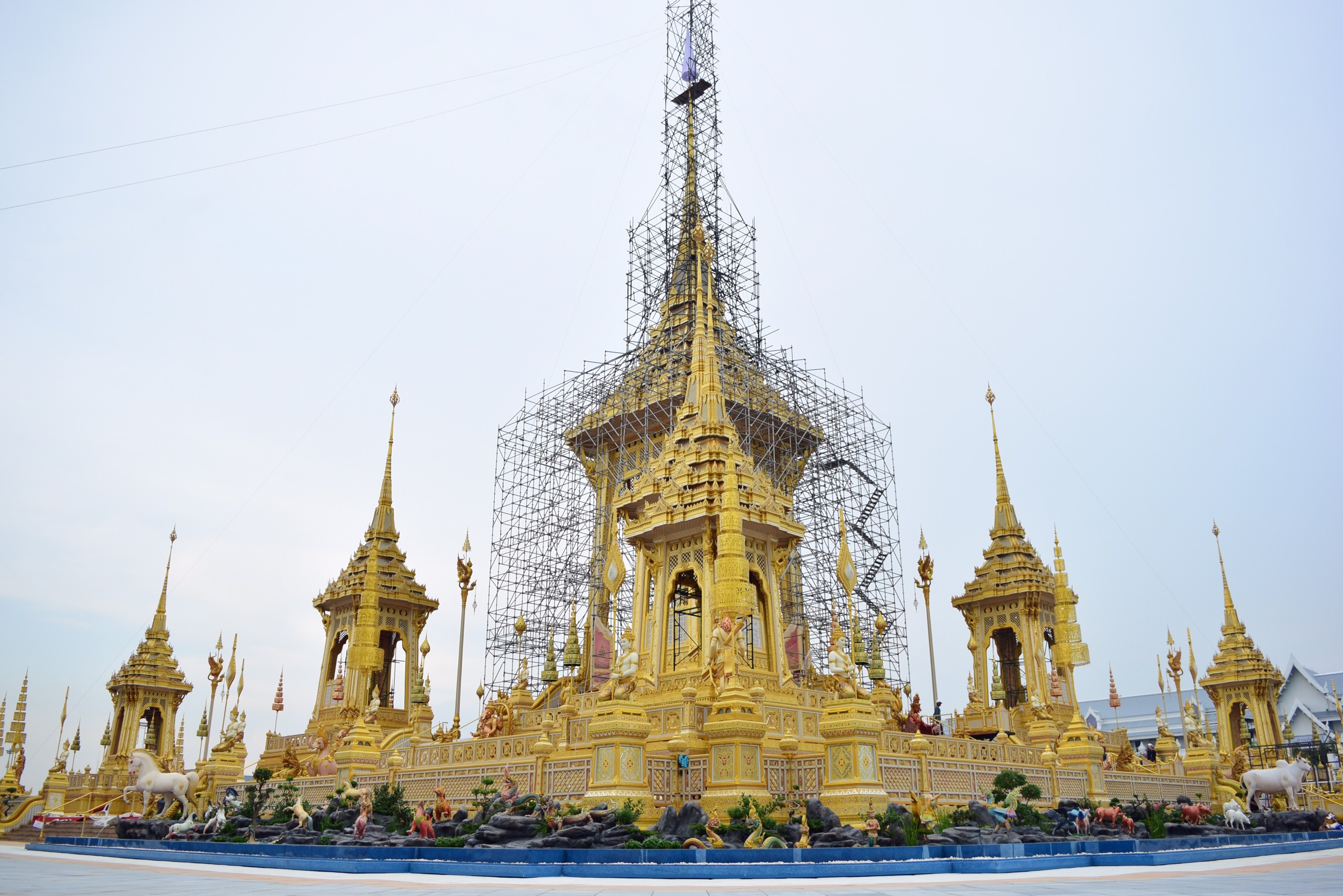 “ธนะศักดิ์” ตรวจการซ้อมยกฉัตรยอดพระเมรุมาศ แนะจนท.ซ้อมวันที่ 17 ให้ใกล้เคียงของจริงมากที่สุด (คลิป)
