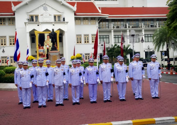 ผบ.ตร.นำประกอบพิธีวันตำรวจ สีกากีน้อมนำแนวพระราชดำริ ร.9 ปรัชญาเศรษฐกิจพอเพียงปรับใช้