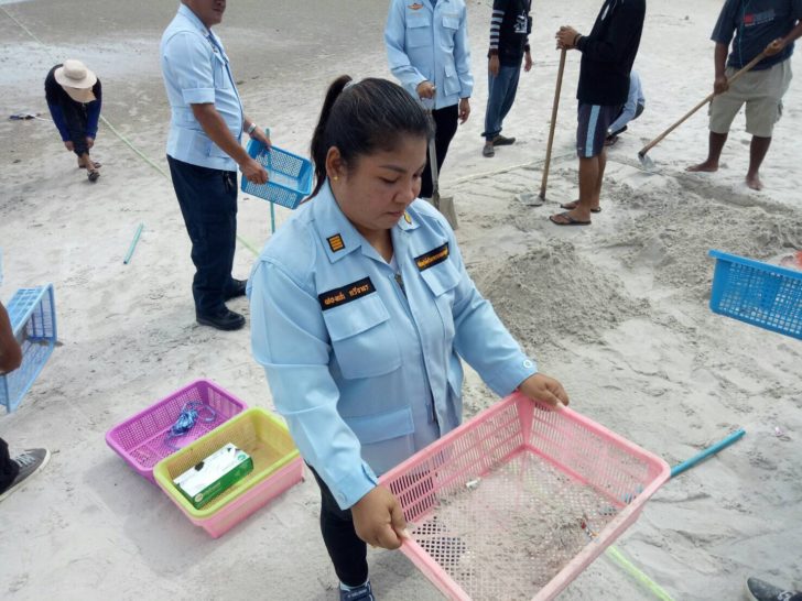 หาดหัวหินพบก้นบุหรี่ 7 หมื่นมวน เตรียมจัดพื้นที่สูบบุหรี่ให้ ประกาศหาดปลอดบุหรี่