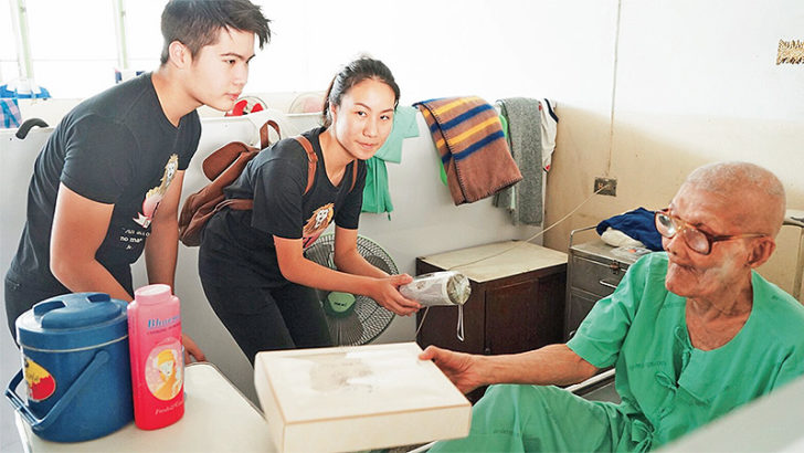 จิตอาสาดูแลไทย - à¸ à¸¡à¸ à¸à¸­à¸²à¸ªà¸² à¸à¸£à¸£à¸¡à¸¨à¸²à¸ªà¸à¸£ à¸ª à¹à¸à¸§ à¸ 19 à¹à¸ à¸­à¸à¸«à¸¥ à¸à¸à¸§à¸²à¸¡à¸ªà¸³à¹à¸£ à¸à¸¨ à¸à¸¢ à¸ à¸à¸§ à¸à¸ à¸à¸£à¸°à¸ à¸à¸à¸²à¸ : การร่วมมือกันรณรงค์ส่งเสริม จิตอาสา ให้เกิดขึ้นในประเทศไทย เป็นการเรียก น้ำใจงามของคนไทย.