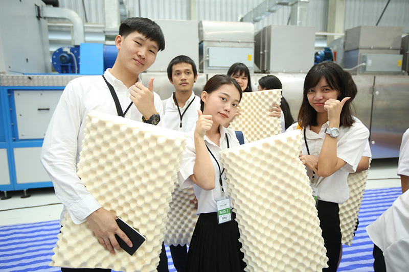 ปั้นยางให้เป็นงาน เพื่อชีวิตแห่งอนาคต