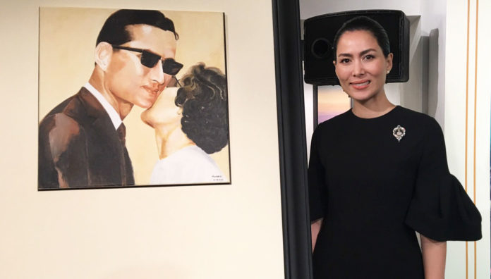 “เชอรี่ เข็มอัปสร” นำภาพพระบรมสาทิสลักษณ์วาดด้วยตัวเอง ร่วมประมูลนำเงินช่วยสภากาชาด