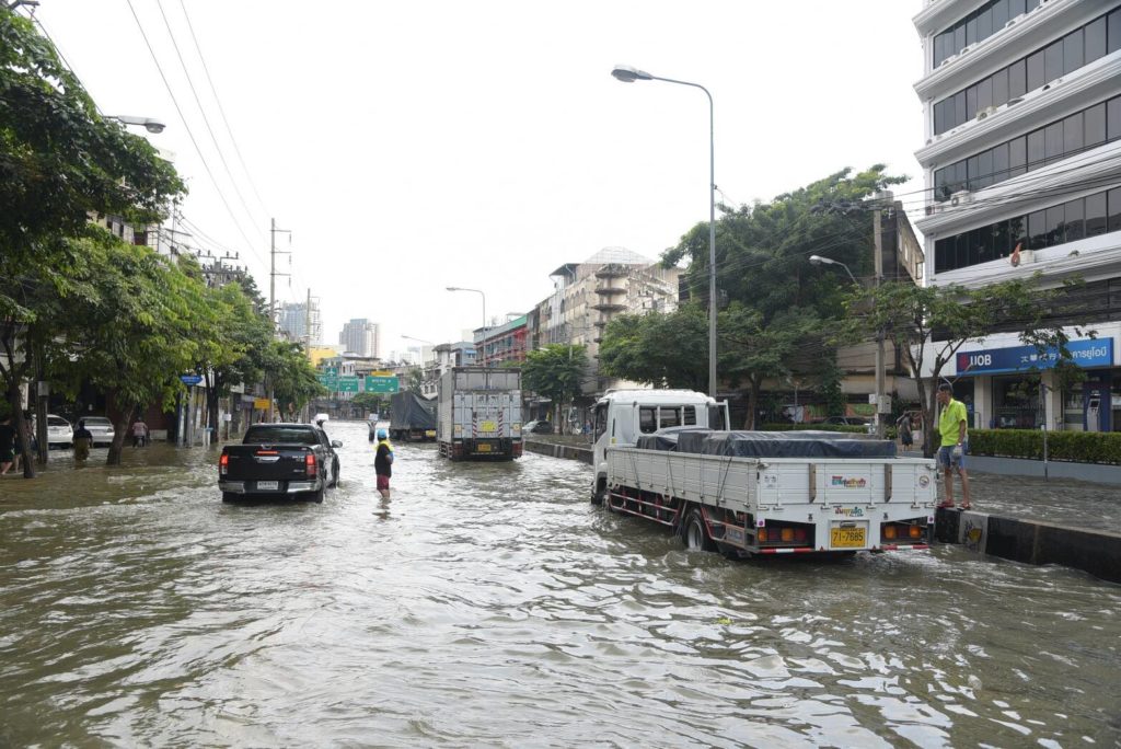 ฝนตกหนักทั่วประเทศ อุตุฯ เตือนระวังอันตราย น้ำป่า-น้ำท่วมฉับพลัน