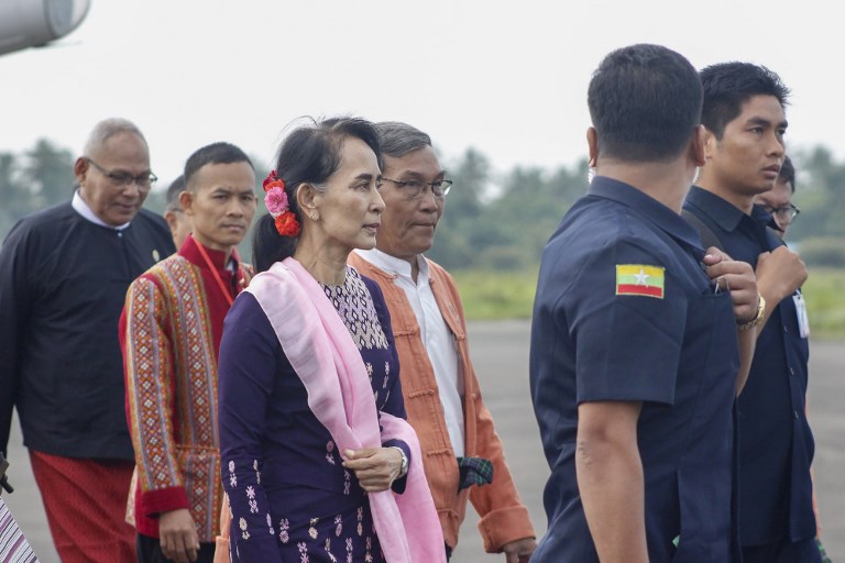 “ออง ซาน ซูจี” เดินทางเยือน “รัฐยะไข่” เป็นครั้งเเรก หลังเกิดวิกฤตความขัดเเย้ง