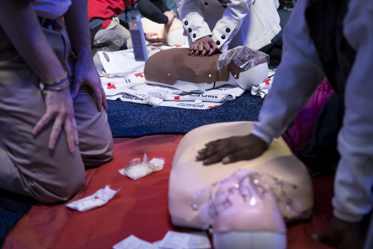รู้ไว้มีโอกาสรอด!  10 ขั้นตอนช่วยฟื้นคืนชีพขั้นพื้นฐาน รู้วิธี “CPR” ติดตัวไว้…พลิกชีวิตผู้ป่วยฉุกเฉิน
