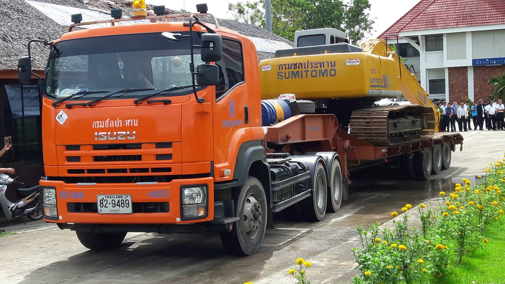 เมืองคอนระดมสรรพกำลัง-เครื่องจักรเตรียมพร้อมรับฝนกระหน่ำ