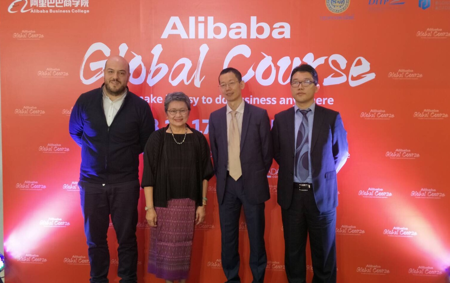 กระทรวงพาณิชย์ผนึกกำลัง Alibaba จัดอบรมการค้าออนไลน์ ดันยอดส่งออกไปจีนพุ่ง