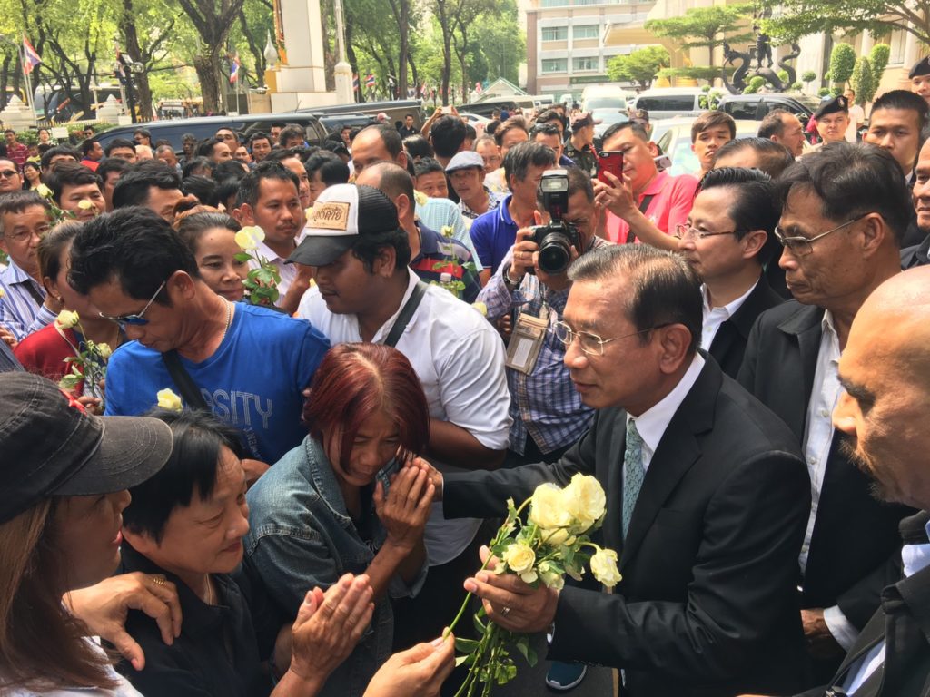 ชาวประมง 22 จังหวัด บุกเกษตรแห่ให้กำลังใจ “บิ๊กฉัตร” หลังมีกระแสข่าวเด้งออกจากครม.