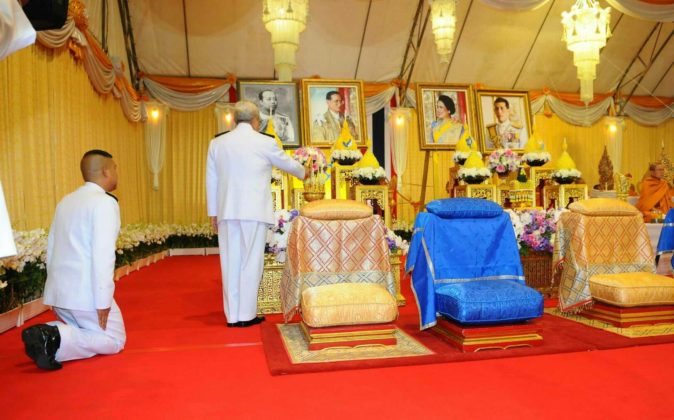 ในหลวงโปรดเกล้าฯ จัดพิธีมหามงคลบำเพ็ญพระราชกุศล พสกนิกรร่วมสวดมนต์เนืองแน่น