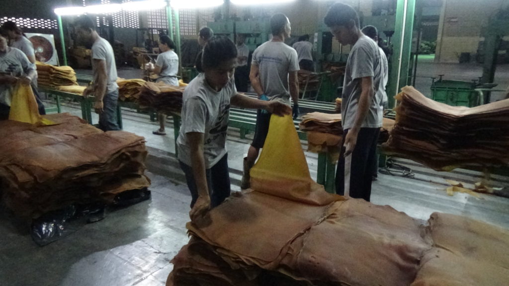 กยท.ตรังเปิดตลาดเครือข่ายสหกรณ์ ซื้อ-ขายยางพาราแห่งที่ 2 ลดปัญหาพ่อค้าเอาเปรียบชาวสวน