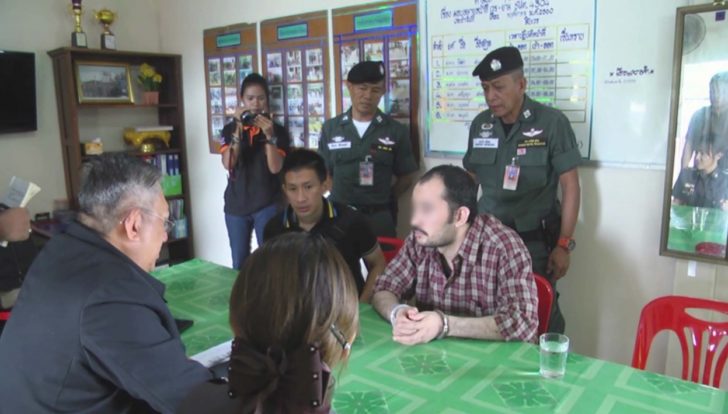 จนท.ตามรวบอุยกูร์ได้ 1 คน หลังปีนหลังคาชาวบ้าน พลาดท่าตกลงมาบาดเจ็บ