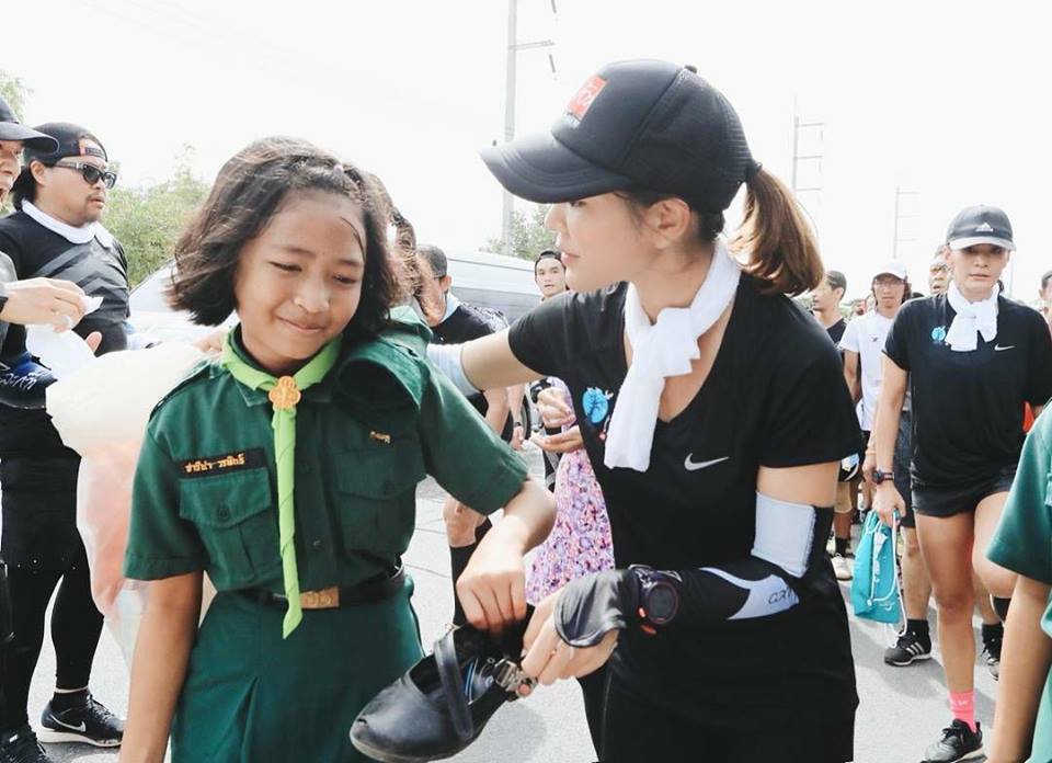 “ก้อย รัชวิน”โพสต์ตามหานร.หญิงชุดเนตรนารี วิ่งตาม”ตูน บอดี้สแลม”จนรองเท้าขาด!