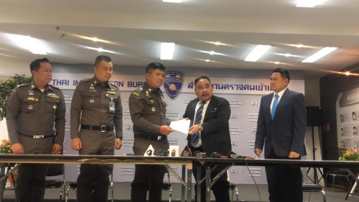 “สงกานต์” บุกตม.ให้สอบเส้นทางเงินบ.จ้างแรงงานไปยูเออี ลอยแพคนกว่า 100 คน-เข้าข่ายค้ามนุษย์หรือไม่