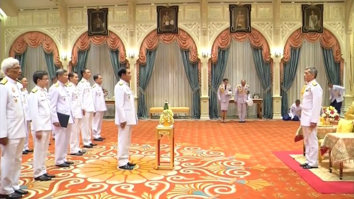 ในหลวง โปรดเกล้าฯ ครม.ใหม่ เฝ้าฯ ถวายสัตย์ปฏิญาณก่อนเข้ารับหน้าที่