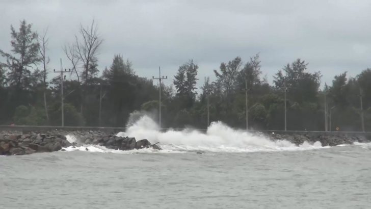 อุตุฯประกาศเตือนภัย 7 จังหวัดภาคใต้ฝั่งตะวันออก “คลื่นลมแรง ฝนตกหนัก”