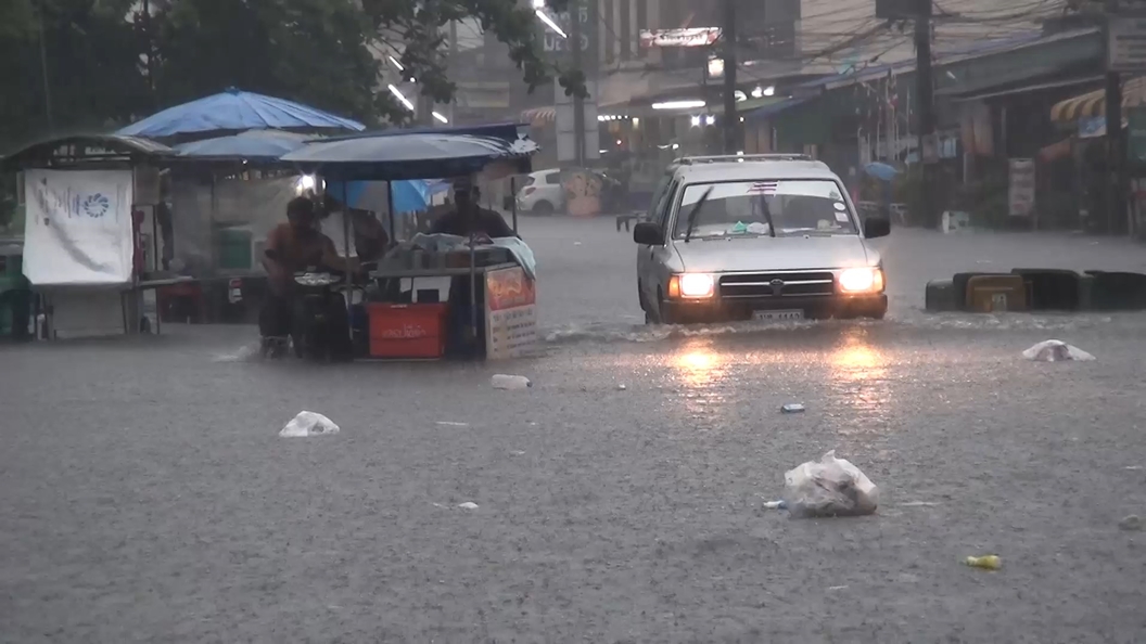 ฝนถล่มเมืองสงขลา! น้ำท่วมหลายจุด เหตุระบายไม่ทัน-น้ำทะเลหนุน