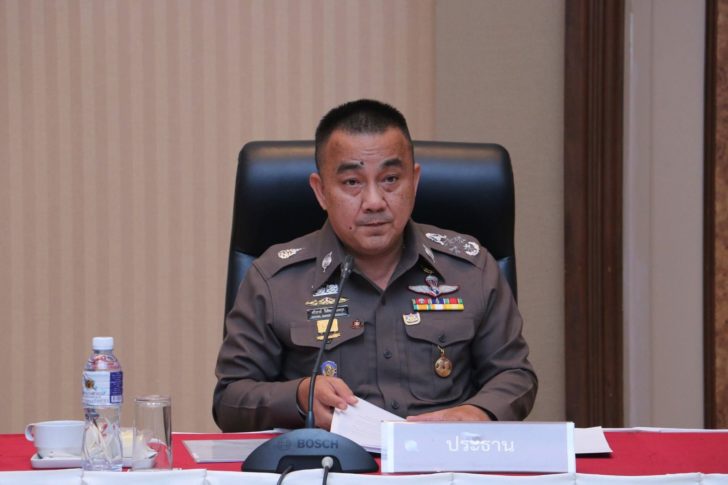 บิ๊กตร. ชี้ “พ.ต.อ.ชัยฤทธิ์” พาอดีตนายกฯหนี เดินทาง ตปท.ได้ เรียก”พ.ต.ท.-ด.ต.”แจ้งข้อหาเพิ่ม