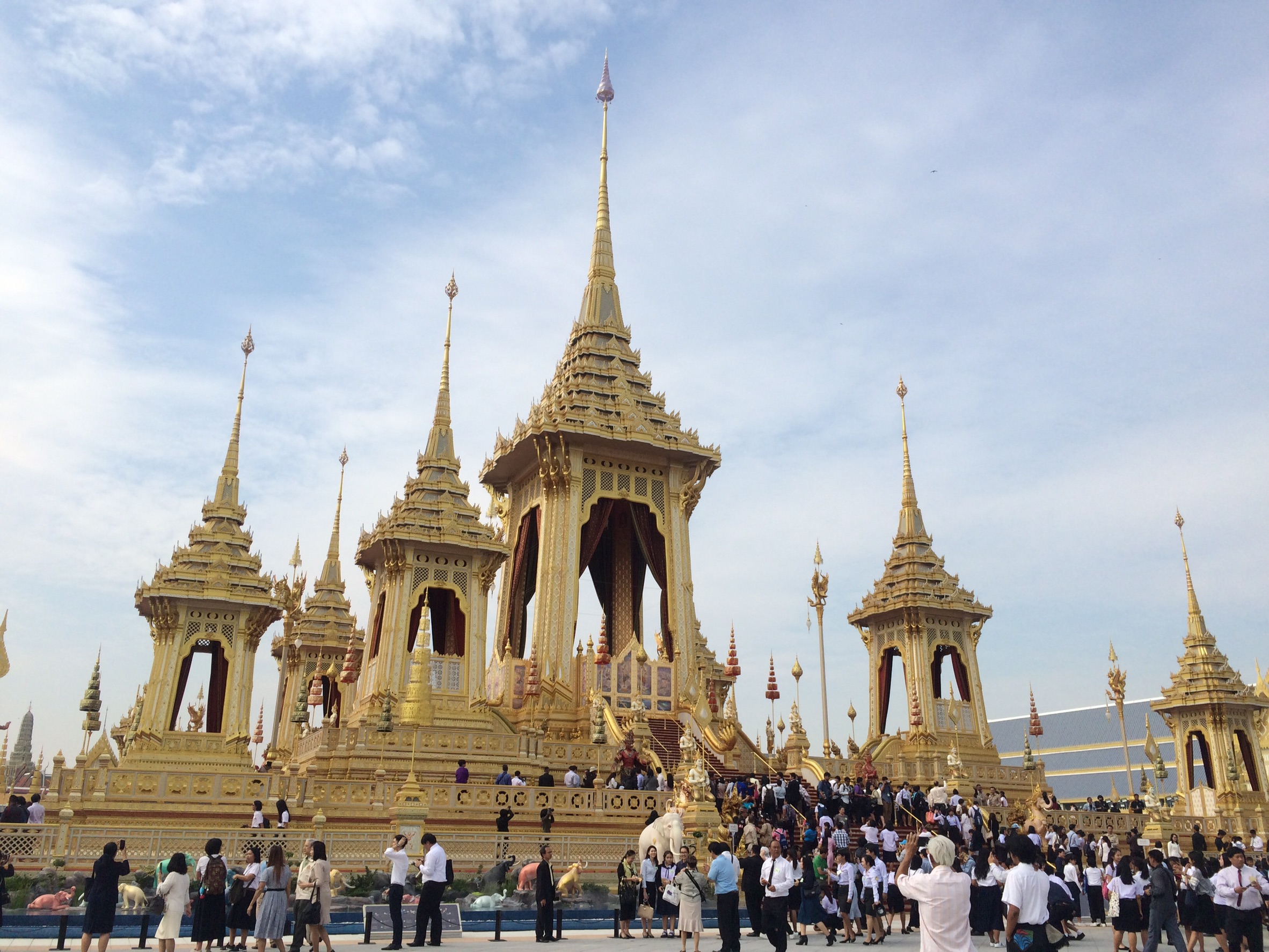ประชาชนเข้าชมพระเมรุมาศทะลุล้าน! “ประยุทธ์” เผย “ต่างชาติชื่นชม นี่เป็นสิ่งดีงาม”