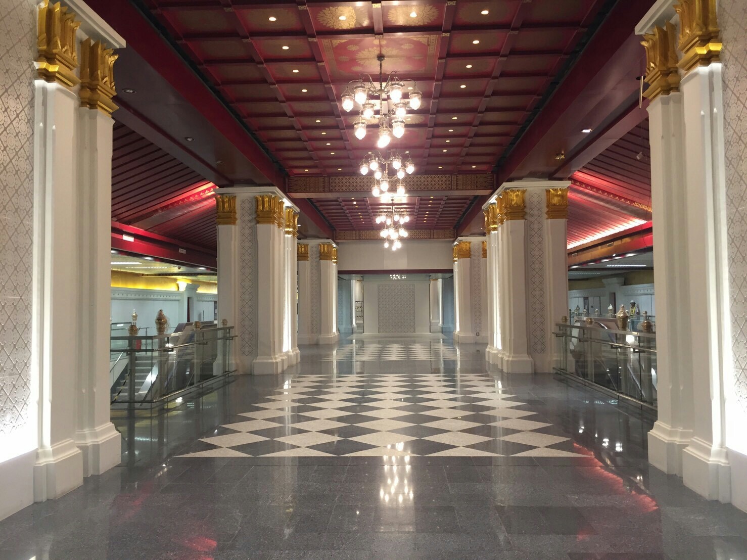 ยลโฉม 4 สถานีรถไฟฟ้าเฉลิมรัชมงคล สถาปัตยกรรมในรัชสมัยรัชกาลที่ 9