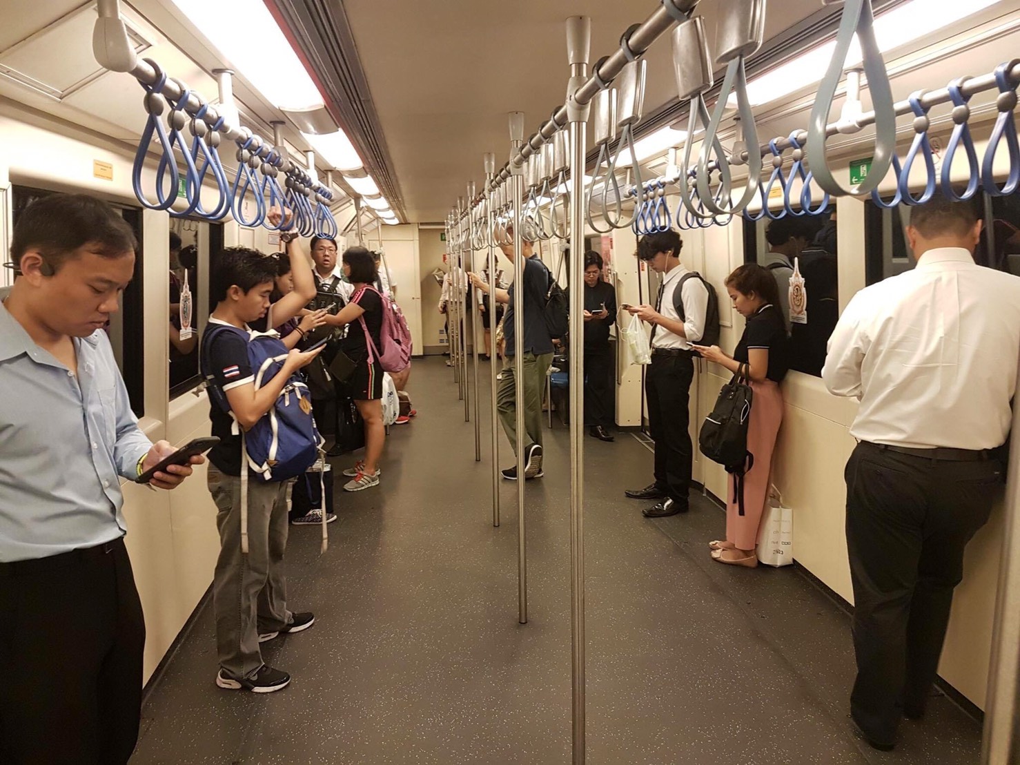 รอปลายปีหน้า! รถไฟฟ้าขบวนใหม่ถึงไทย-รฟม. หารือ BEM รับมือคนใช้สายสีน้ำเงินทะลัก