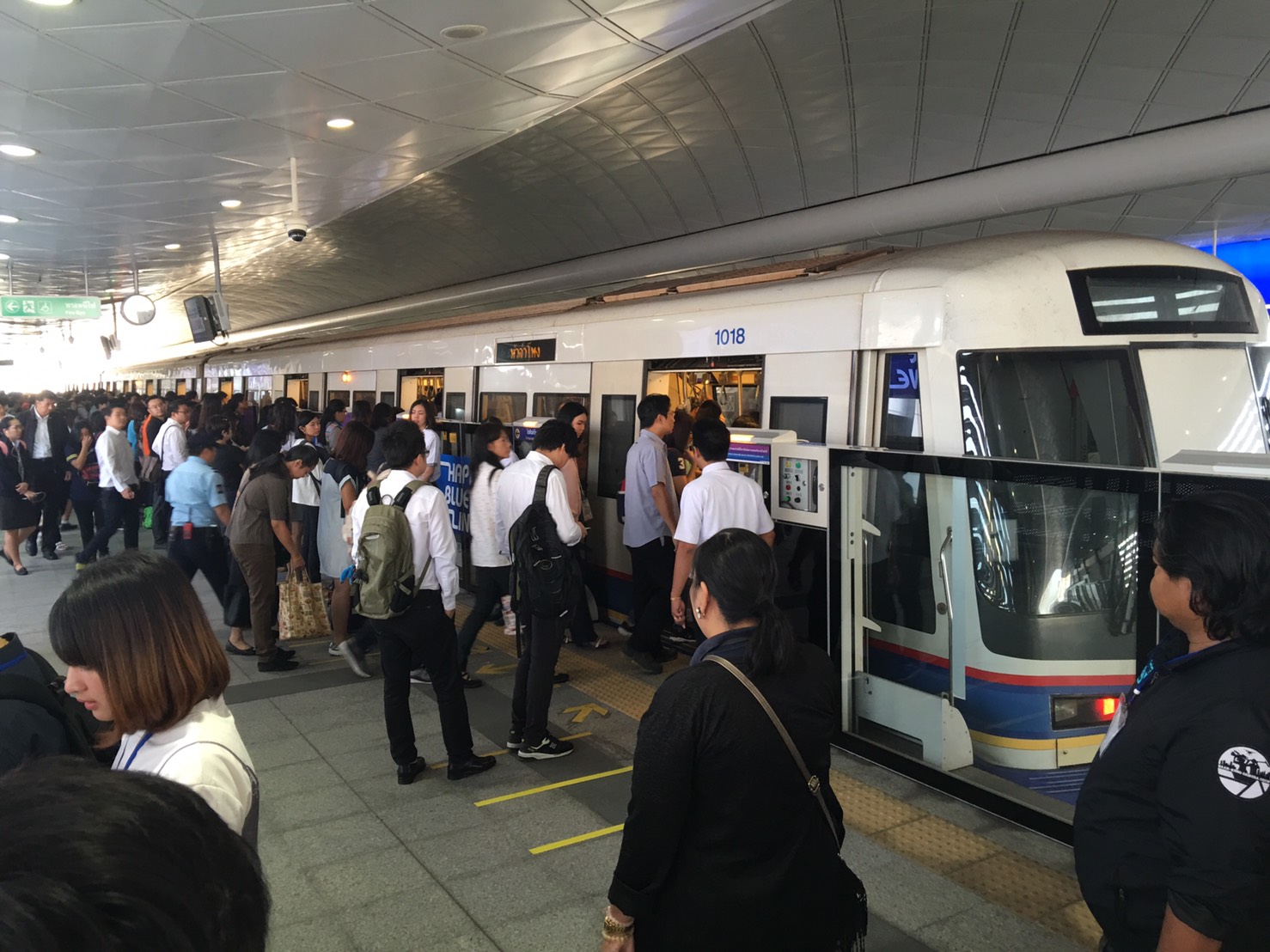 BEM เผยถอดเก้าอี้รถไฟฟ้าใต้ดินเป็นช่วงทดลอง รอ รฟม.เคาะ ถอดทั้ง 19 ขบวน ธ.ค.นี้