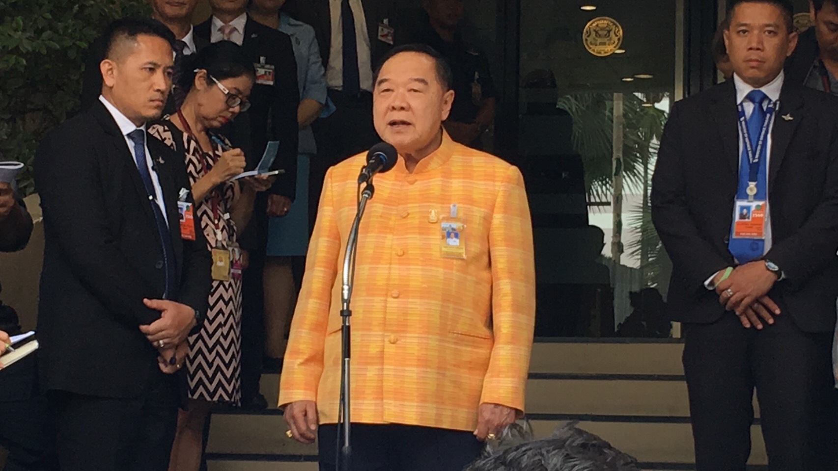 “บิ๊กป้อม” สั่งภาครัฐ โหมประชาสัมพันธ์เข้มข้นขึ้น โต้พวกบิดเบือนข่าวสาร-ใส่ร้ายรัฐบาล