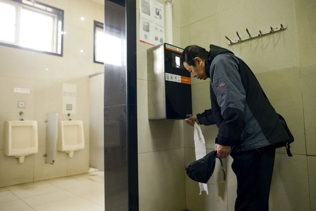 Temple-Heaven-Automatic-Toilet-Paper-Dispenser.jpg.838x0_q80