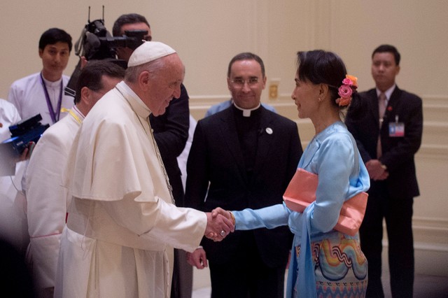 Pope Francis and MyanmarÕs civilian leader Aung San Suu Kyi attend a meeting in Naypyidaw
